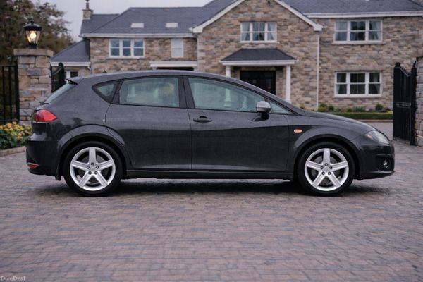 Stunning SEAT LEON 1.6 TDi Sport 384952734
