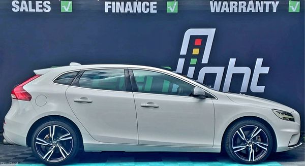 2016 Volvo V40 R Design Automatic Pan Roof 384965344