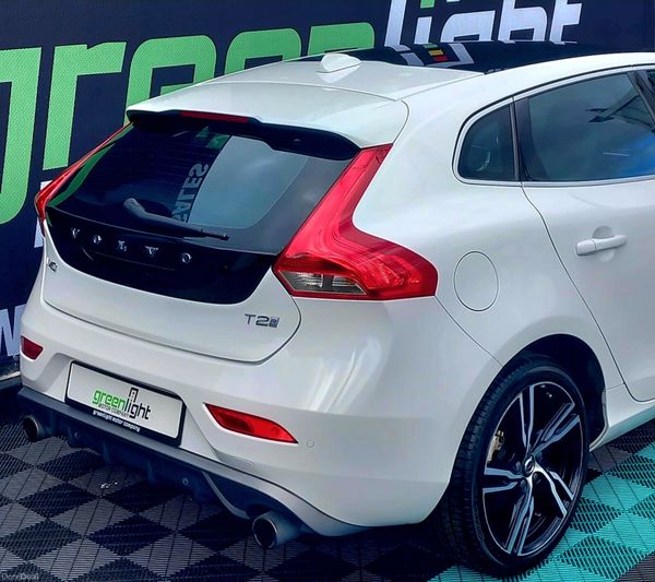 2016 Volvo V40 R Design Automatic Pan Roof 384965352