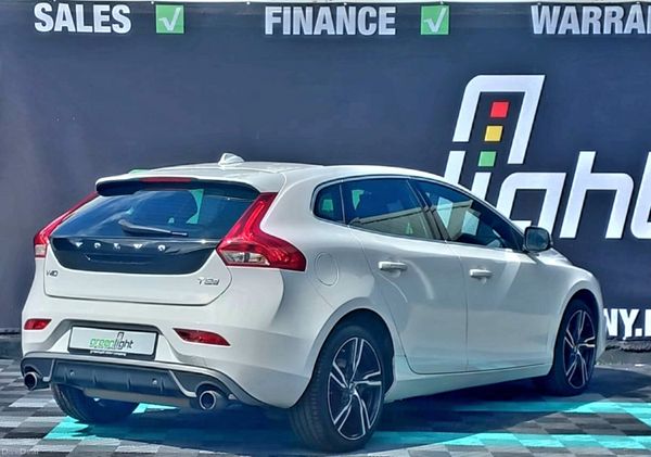 2016 Volvo V40 R Design Automatic Pan Roof 384965364