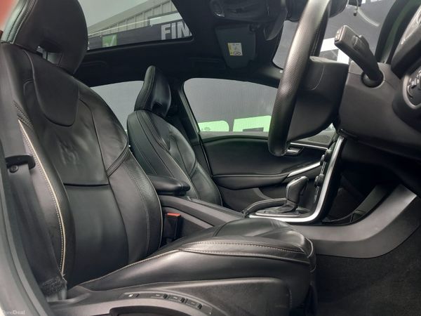 2016 Volvo V40 R Design Automatic Pan Roof 384965560