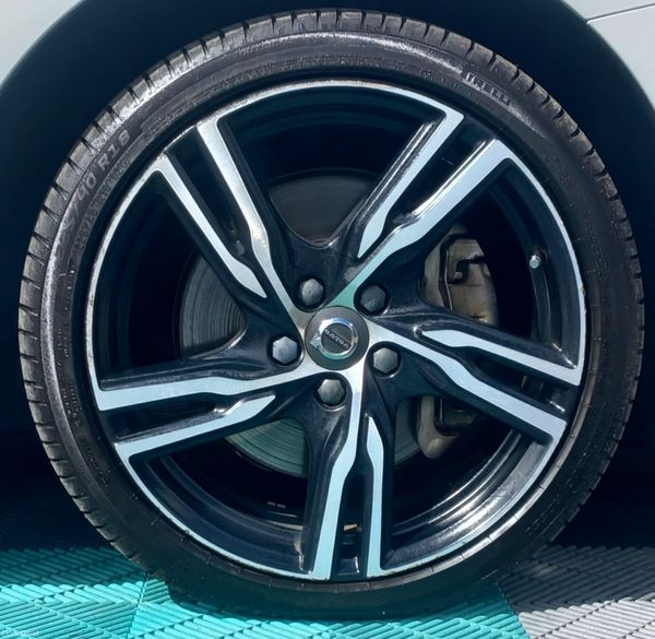 2016 Volvo V40 R Design Automatic Pan Roof 384965634