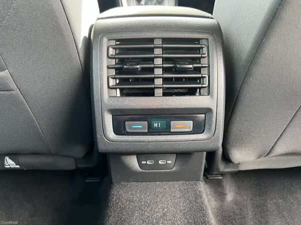 2021 (212) Volkswagen Golf Style 2.0 TDI 384934044