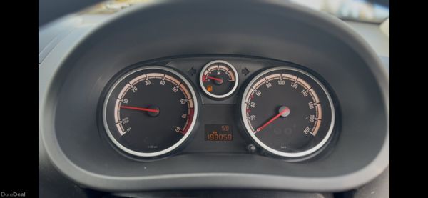Opel Corsa 2012 1.2 petrol 385060386