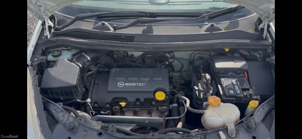 Opel Corsa 2012 1.2 petrol 385060392