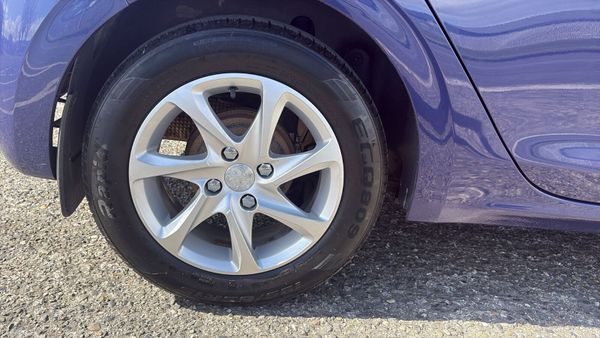 Peugeot 208 2014 385061742