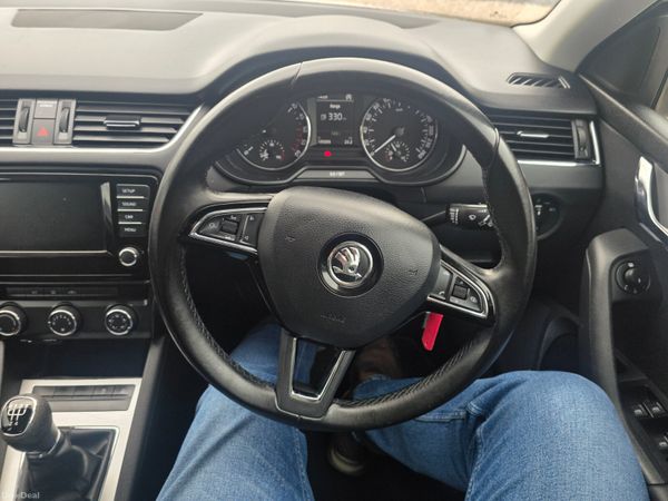 Skoda Octavia 2016 385027610