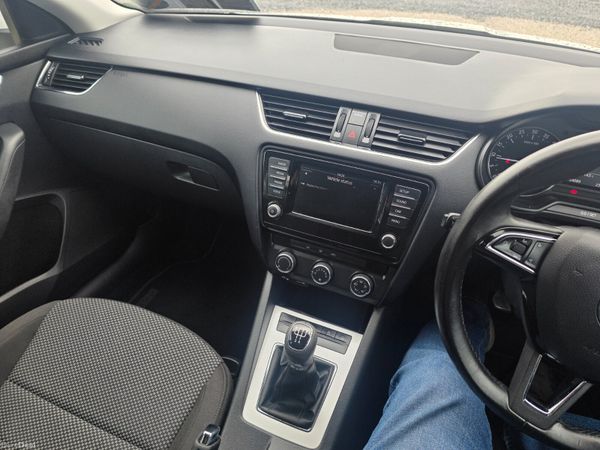 Skoda Octavia 2016 385027616