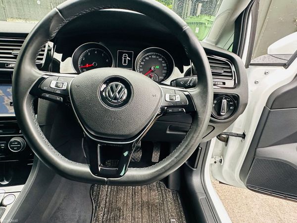 VOLKSWAGEN GOLF 2016 25K KM ONLY CAR PLAY 385029176