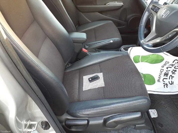 2013 Honda Fit 1.3 Hybrid LOW KMS 385100172