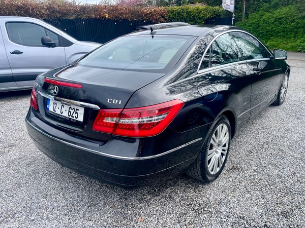 12 Mercedes-Benz E220 CDI Coupe Auto 385105842