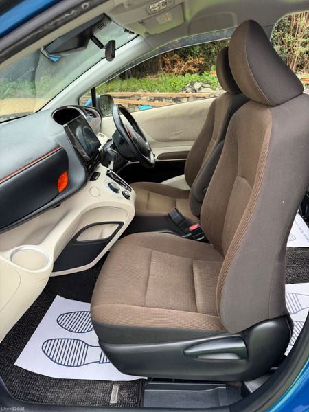 Toyota Sienta 2017 Automatic Hybrid 385107954