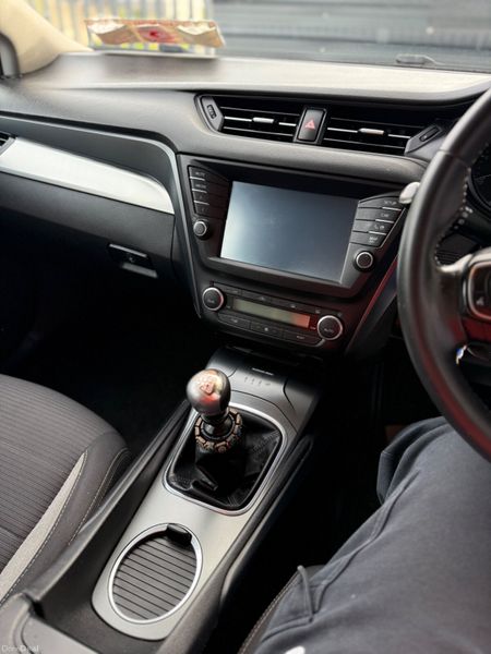 Toyota Avensis 2017 385127058
