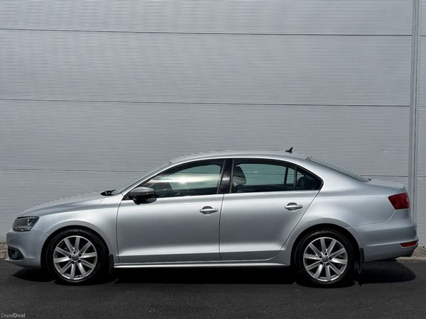 VW Jetta 1.6TDi Auto *LowKms *Highline 385240332