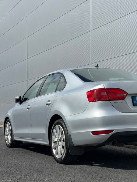 VW Jetta 1.6TDi Auto *LowKms *Highline 385240338