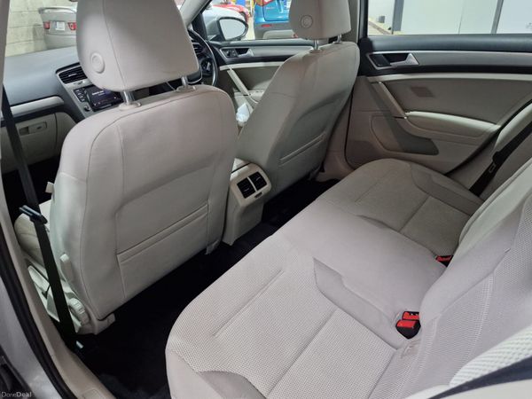 14 Volkswagen Golf Comfortline 1.2 TSi Auto 127 KM 385254218
