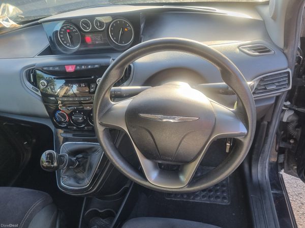 Chrysler Ypsilon 2012 385286342