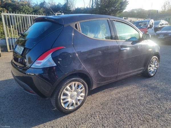 Chrysler Ypsilon 2012 385286336