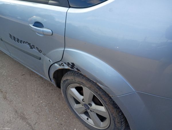 Ford Focus 2006 385443370