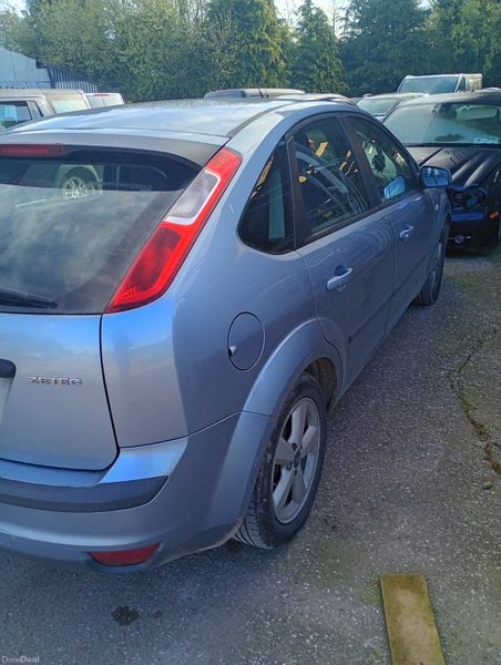 Ford Focus 2006 385443394