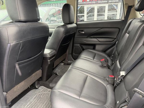 15 Mitsubishi Outlander PHEV 385461756