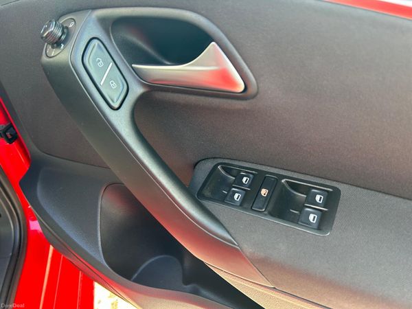 2016 Volkswagen Polo - HIGHLINE 385461978