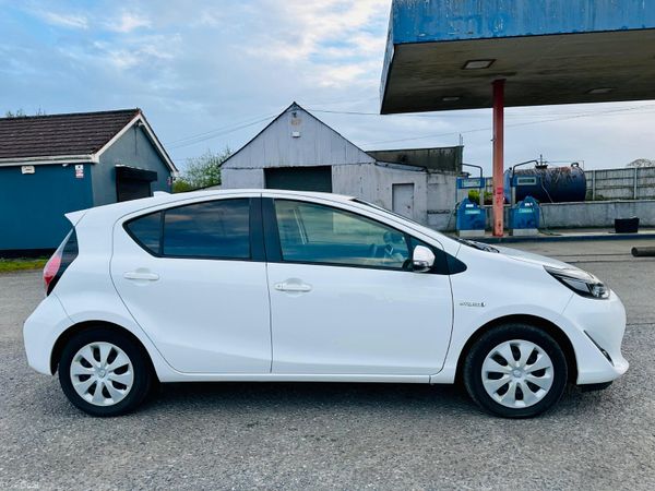 Toyota Aqua 2018 1.5L Petrol Hybrid 385475198