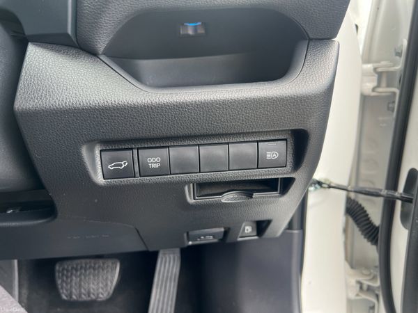 2024 (242) Toyota Rav 4 Design 1.5 PHEV Auto 4WD 385538188