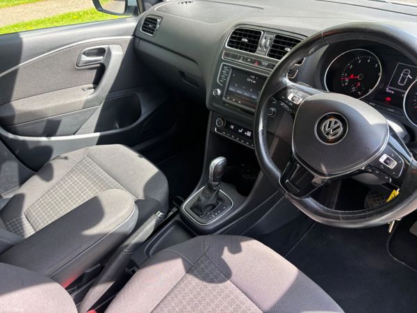 Volkswagen Polo 2015 385740472