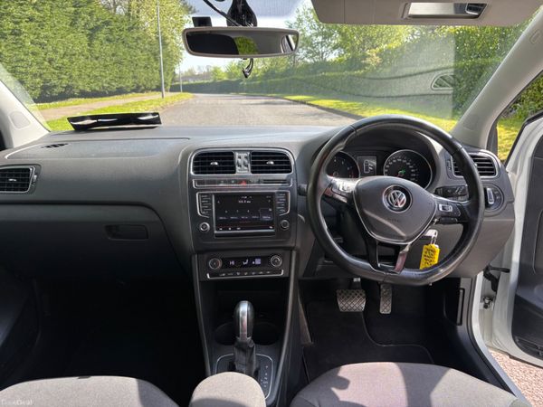 Volkswagen Polo 2015 385740474