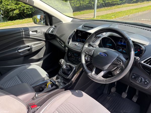 Ford Kuga 2017 385744294