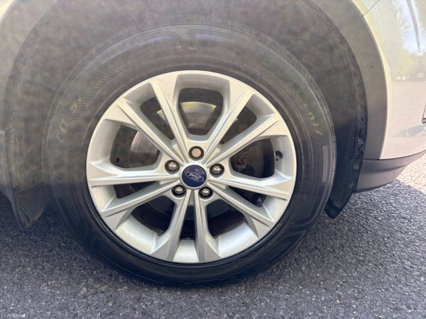 Ford Kuga 2017 385744300
