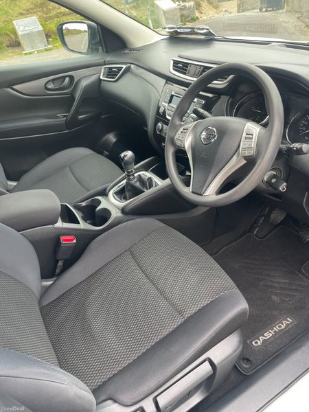 152 Nissan Qashqai.. Low KMs.. Car is Like New 385715290