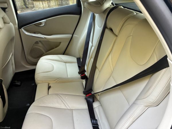 Volvo V40 2017 385876814