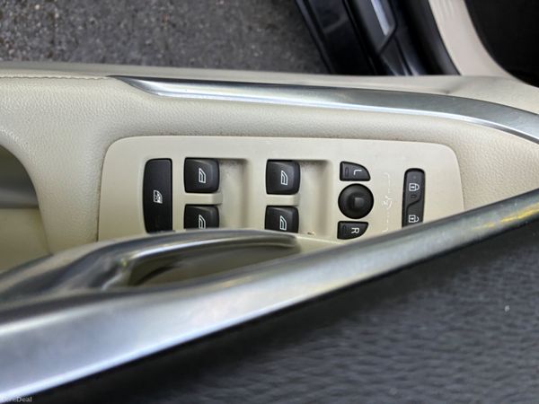 Volvo V40 2017 385876822