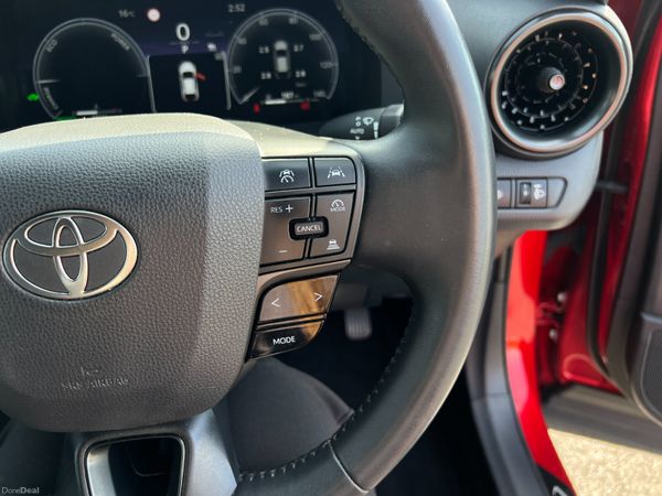2024 (242) Toyota CH-R Design 1.8 CVT Hybrid 385831100