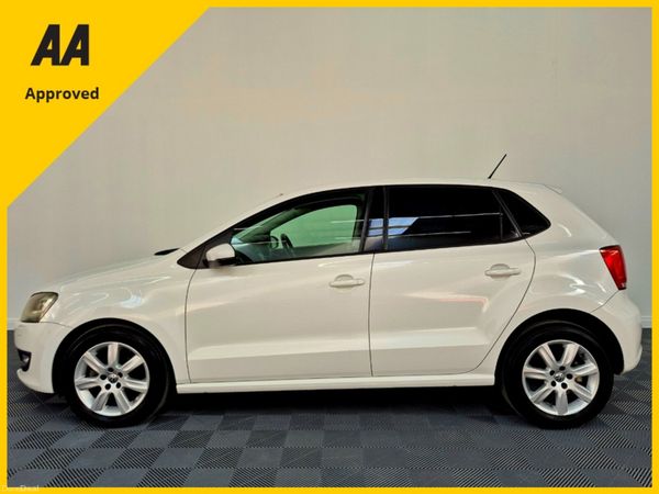💥2013 Volkswagen Polo High-Line💥(Low Km's+Auto) 385957364