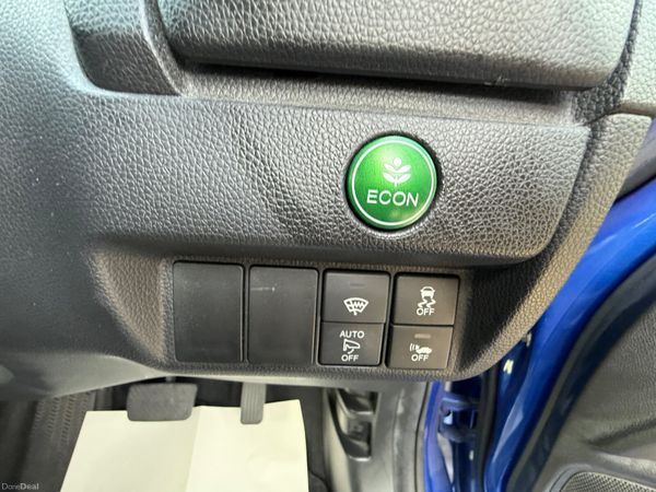 2015 HondaJAZZ/ Fit 1.5 Hybrid Automatic 385908458