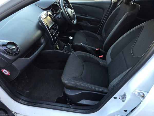 171 Renault Clio  1.1 Petrol Manual 385909046