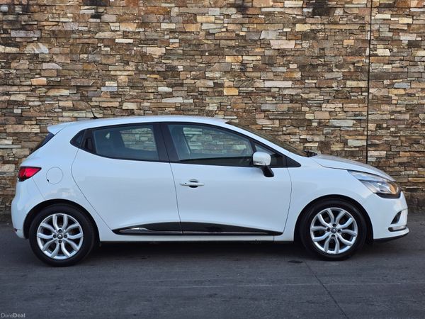 171 Renault Clio  1.1 Petrol Manual 385909010