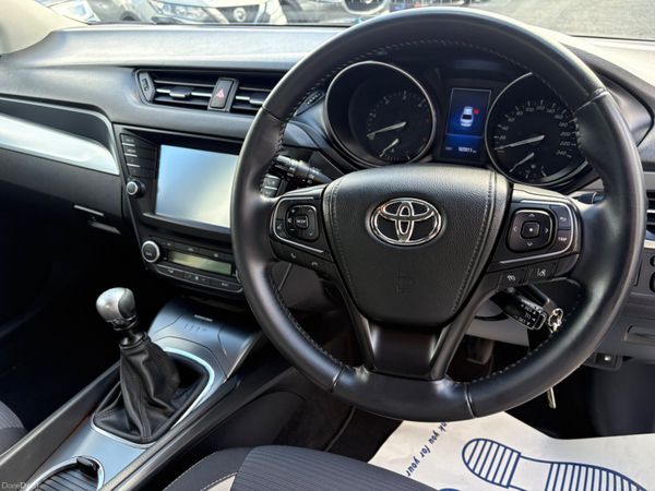 Toyota Avensis 385909624