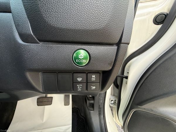 2017 Honda JAZZ/Fit 1.5 Hybrid Automatic 385915700