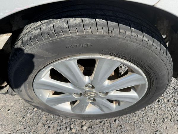 2011  Toyota Yaris  1.0 385937096