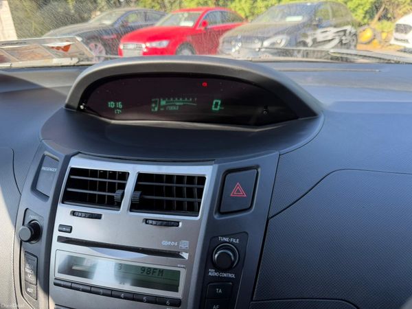 2011  Toyota Yaris  1.0 385937098