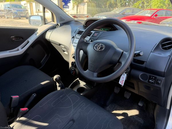 2011  Toyota Yaris  1.0 385937136