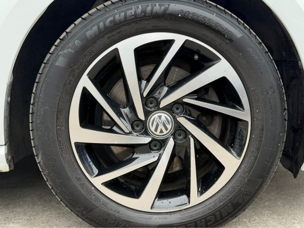 Volkswagen Golf Stylish Alloys & Excellent Conditi 385939560