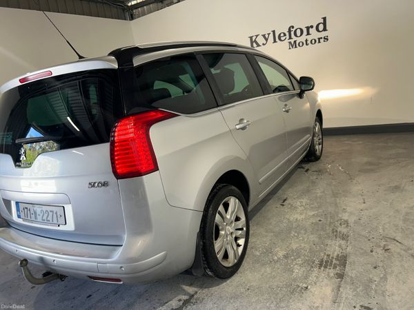 Peugeot 5008 2017 386079086