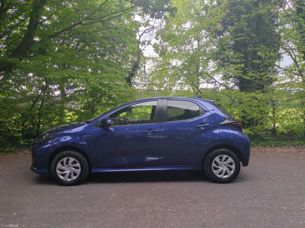 2021 Toyota Yaris X 4wd * lows kms* long NCT 386083614