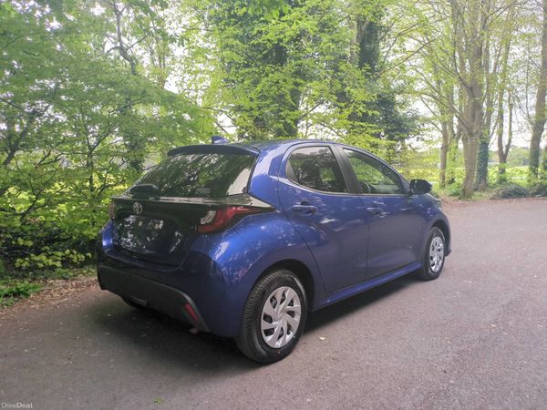 2021 Toyota Yaris X 4wd * lows kms* long NCT 386083622