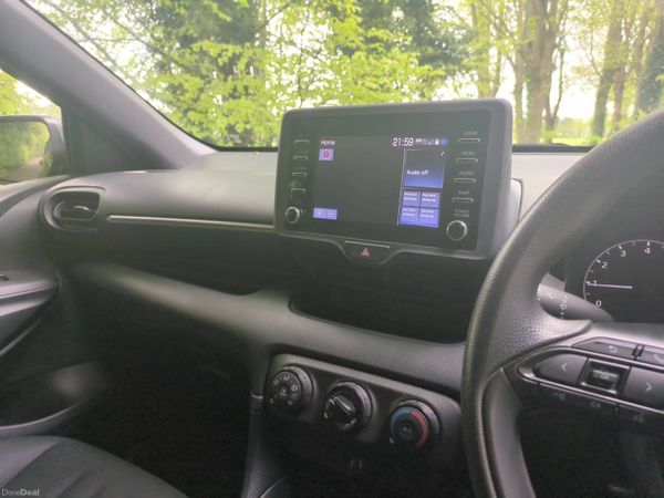 2021 Toyota Yaris X 4wd * lows kms* long NCT 386083626